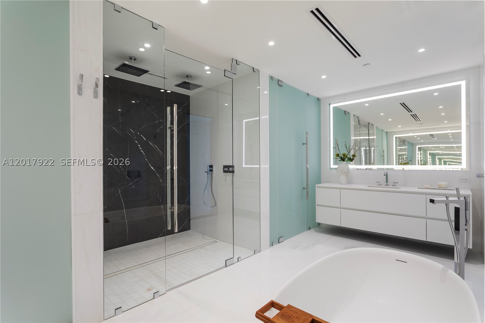 300 Biscayne Boulevard Way #5002E, Miami FL 33131