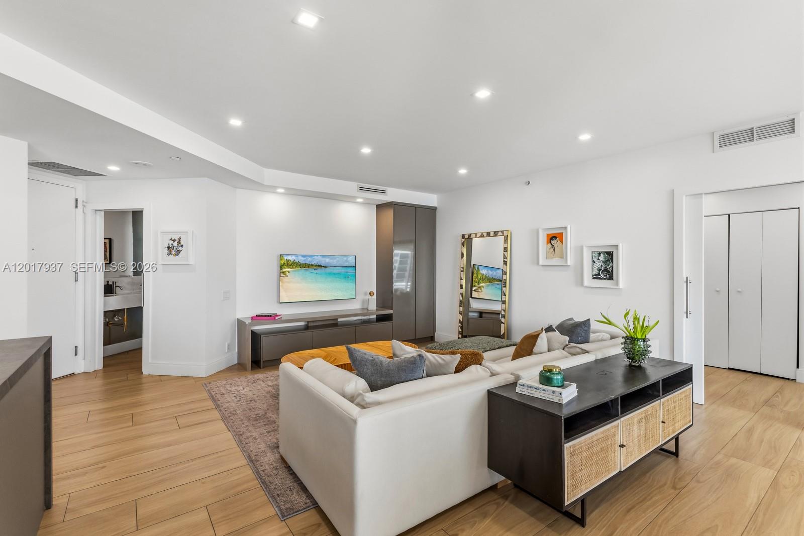 888 Brickell Key Dr #1207, Miami FL 33131