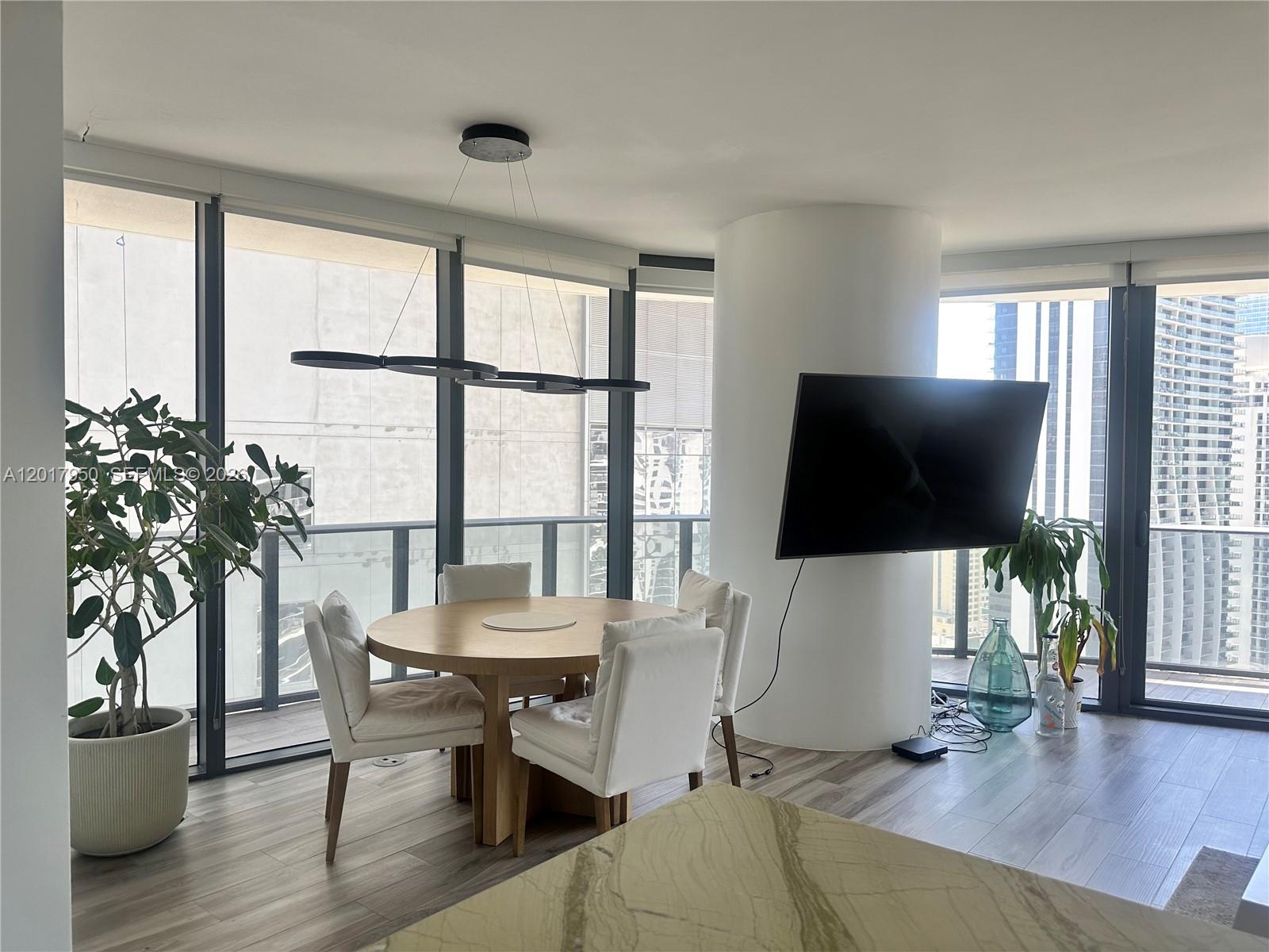 801 S Miami Ave #2804, Miami FL 33130