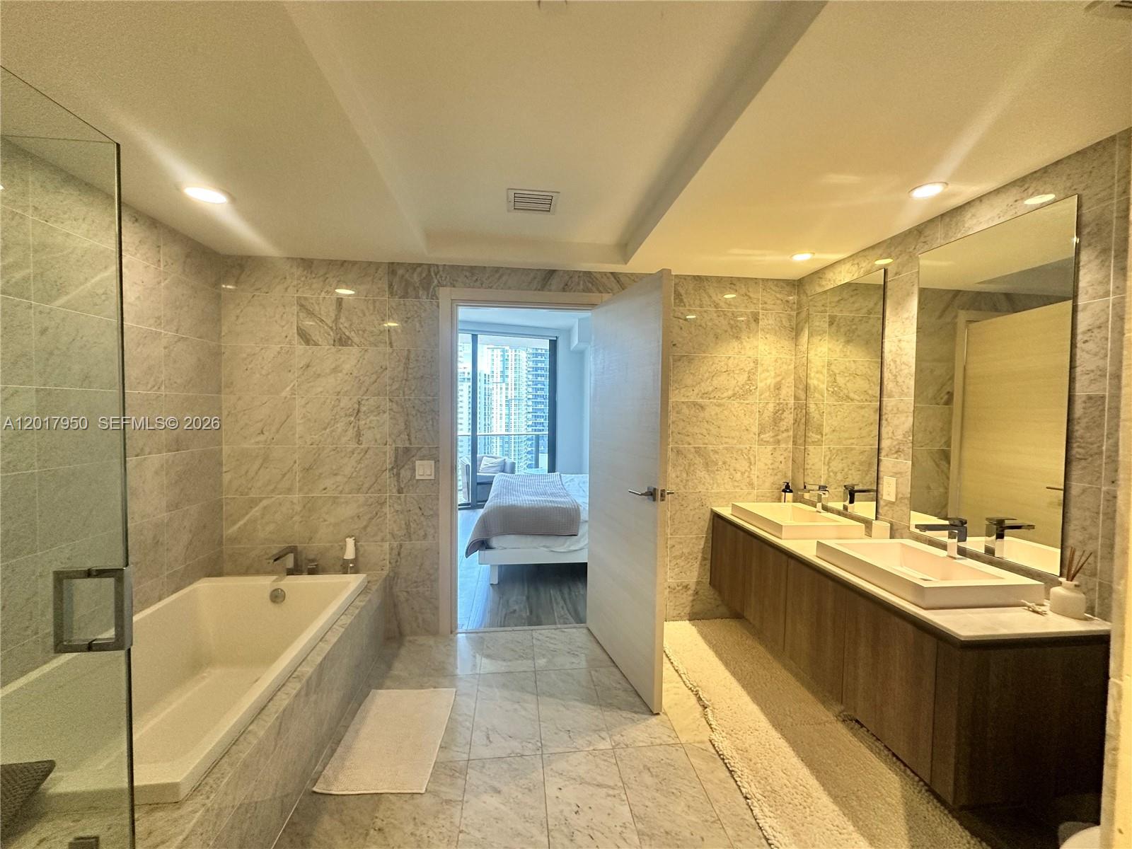 801 S Miami Ave #2804, Miami FL 33130
