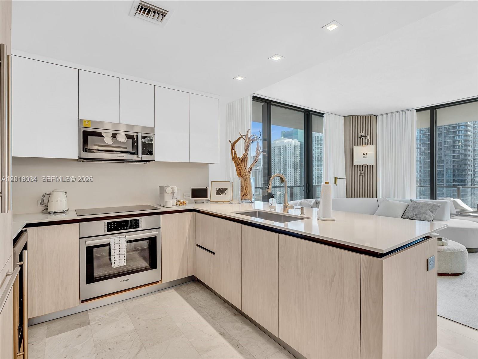 88 SW 7th St #2011, Miami FL 33130