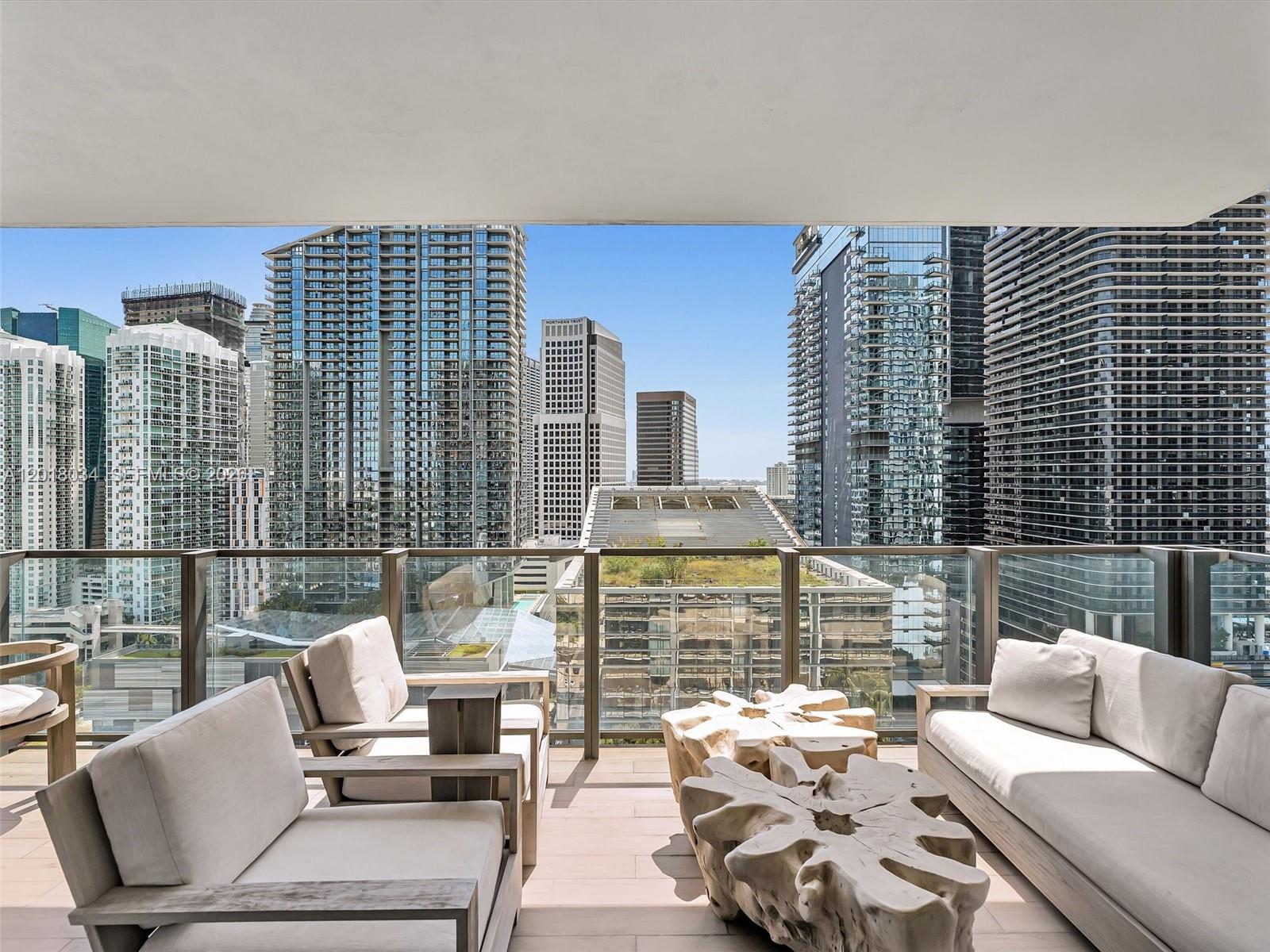 88 SW 7th St #2011, Miami FL 33130