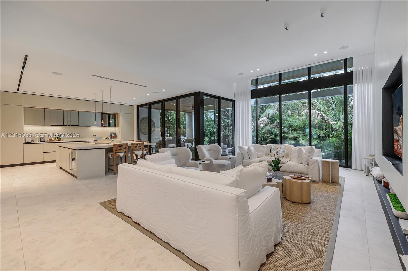 1092 N Venetian Dr, Miami FL 33139