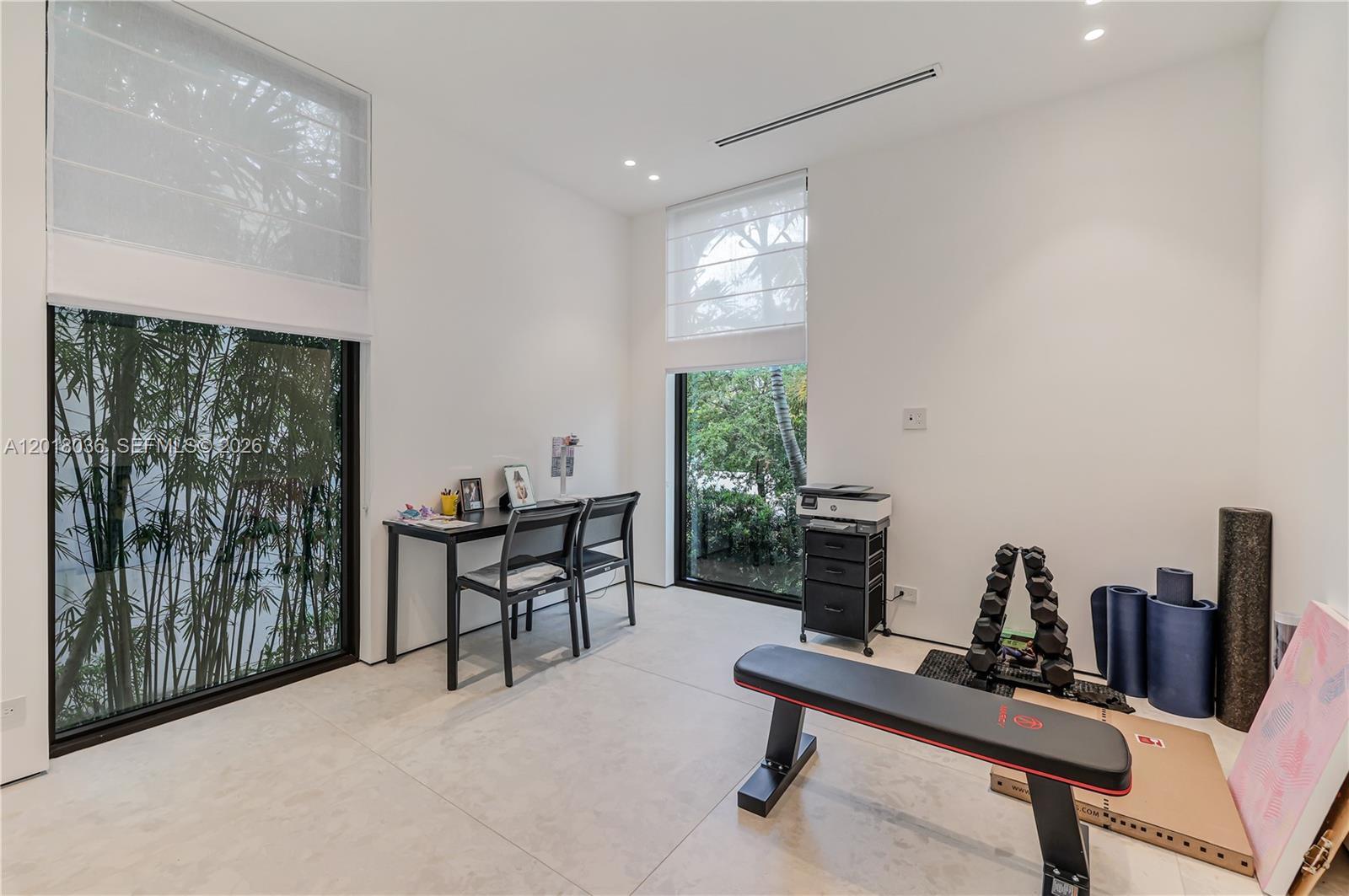 1092 N Venetian Dr, Miami FL 33139