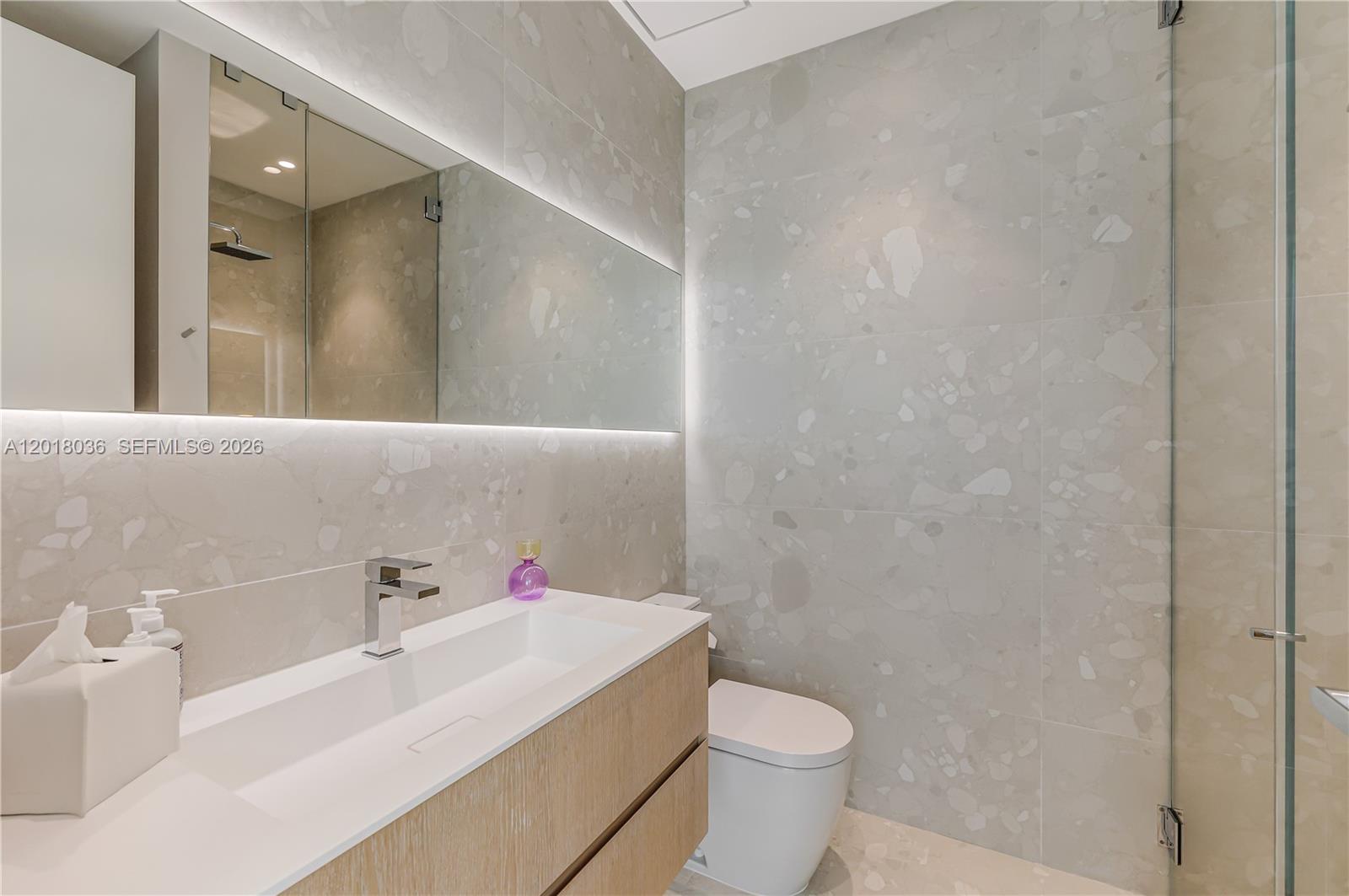 1092 N Venetian Dr, Miami FL 33139