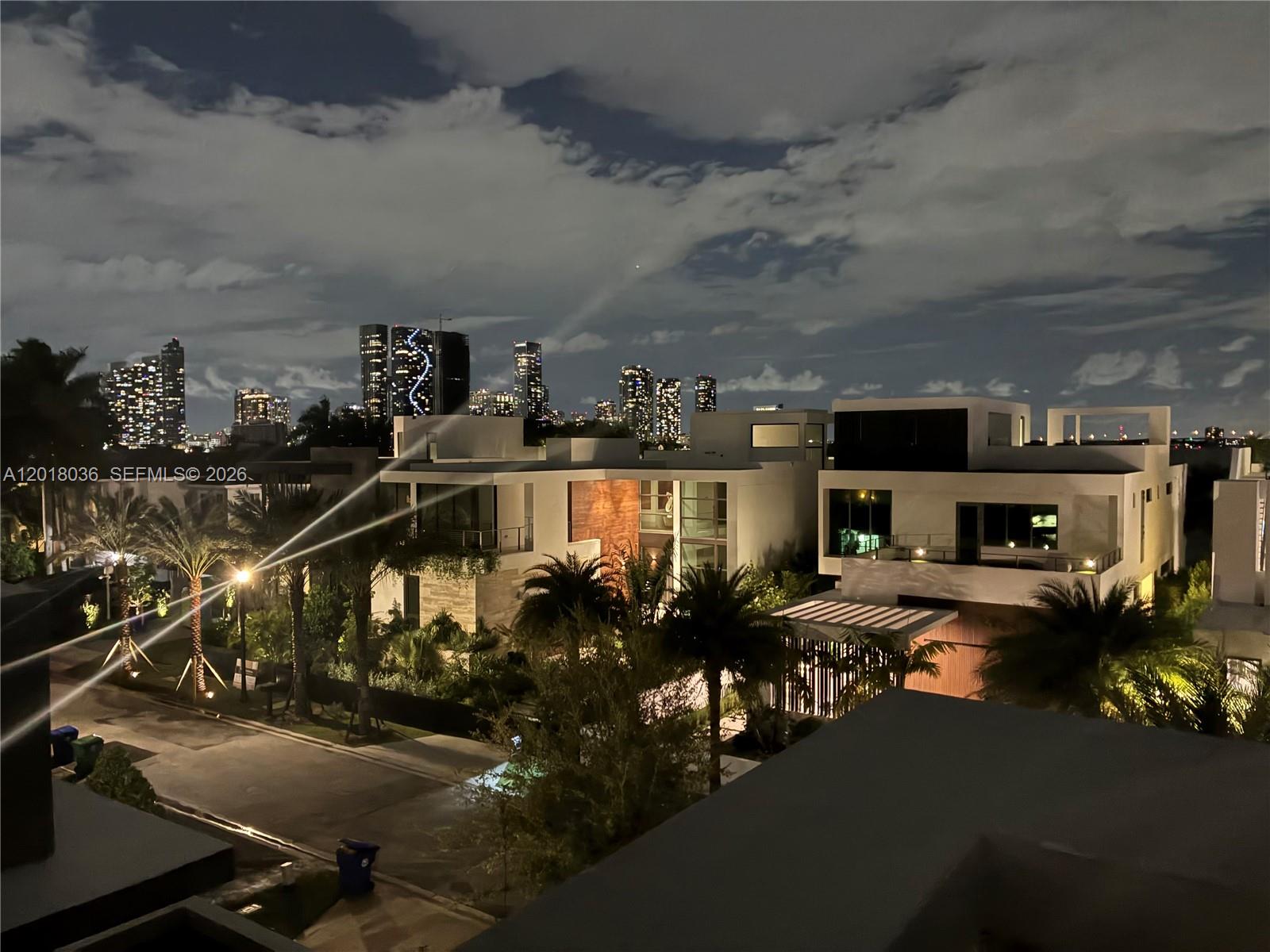 1092 N Venetian Dr, Miami FL 33139