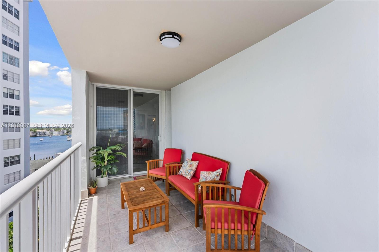 121 Golden Isles Dr #707, Hallandale Beach FL 33009
