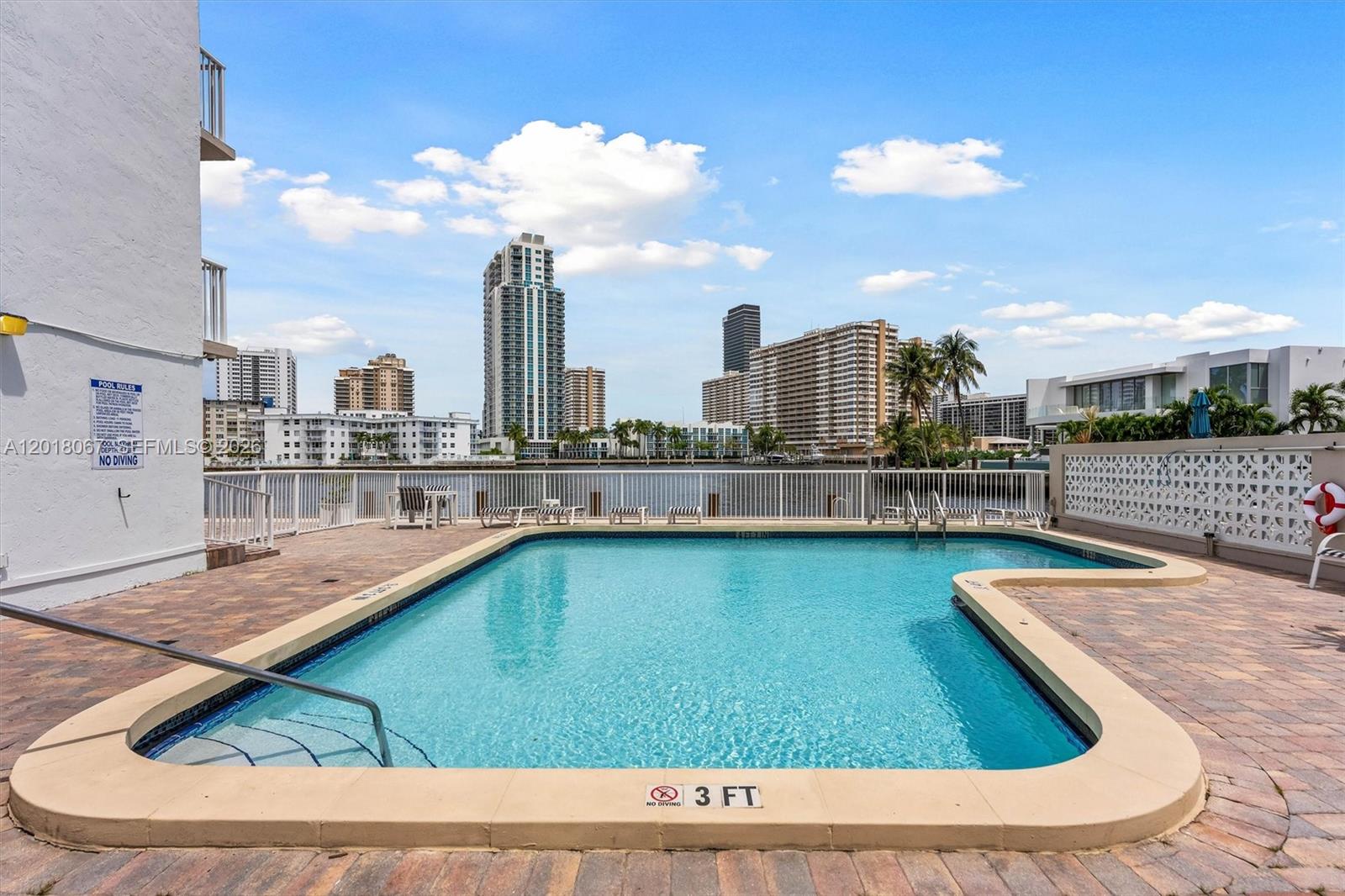 121 Golden Isles Dr #707, Hallandale Beach FL 33009