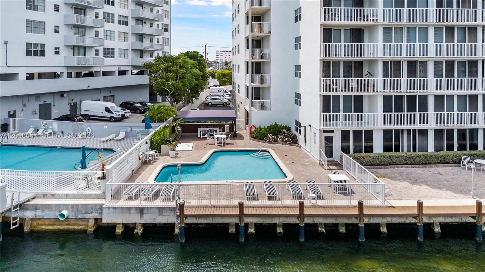 121 Golden Isles Dr #707, Hallandale Beach FL 33009