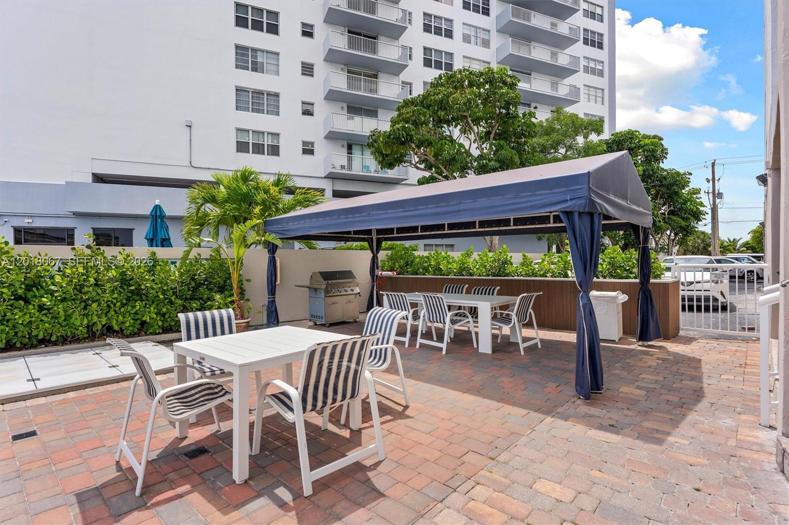 121 Golden Isles Dr #707, Hallandale Beach FL 33009