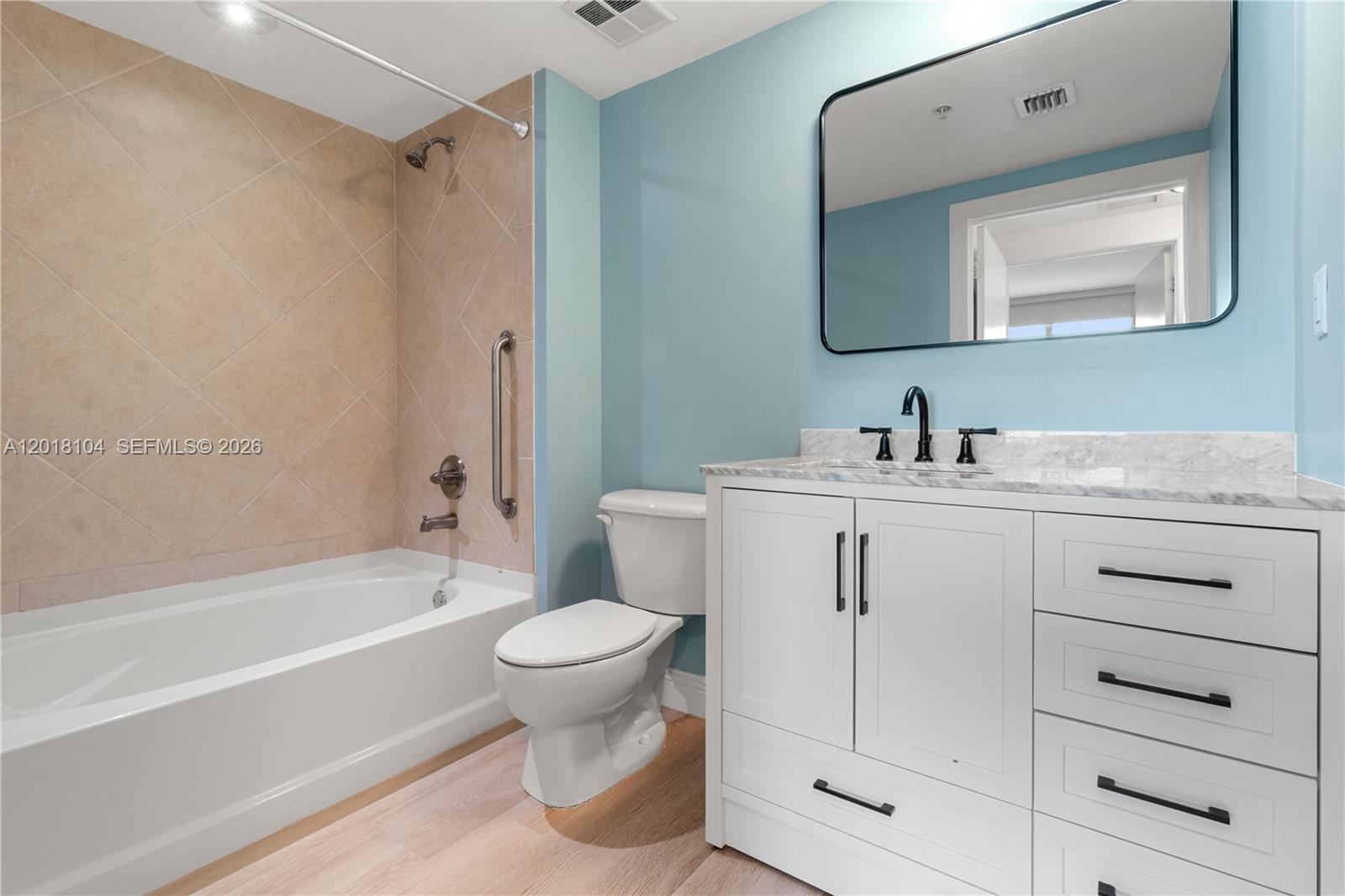325 S Biscayne #1718, Miami FL 33131