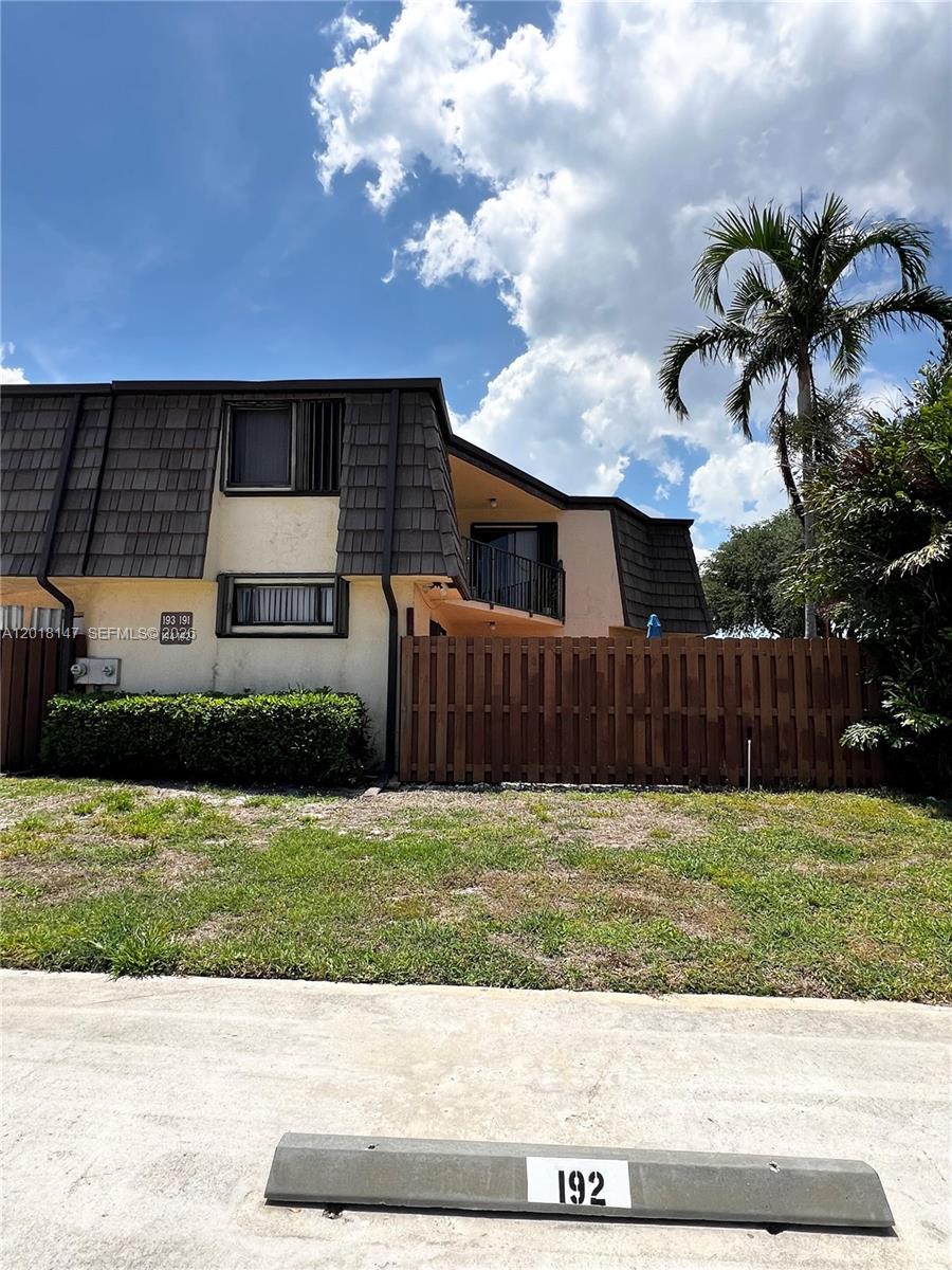 192 Springdale Cir #192, Palm Springs FL 33461