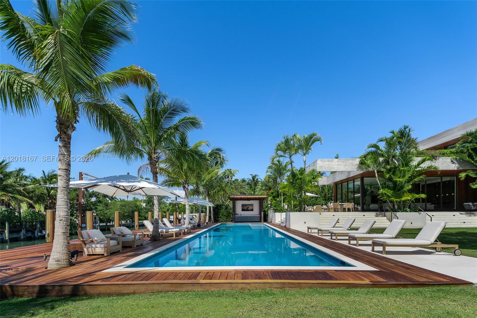 1420 W 23rd St, Miami Beach FL 33140