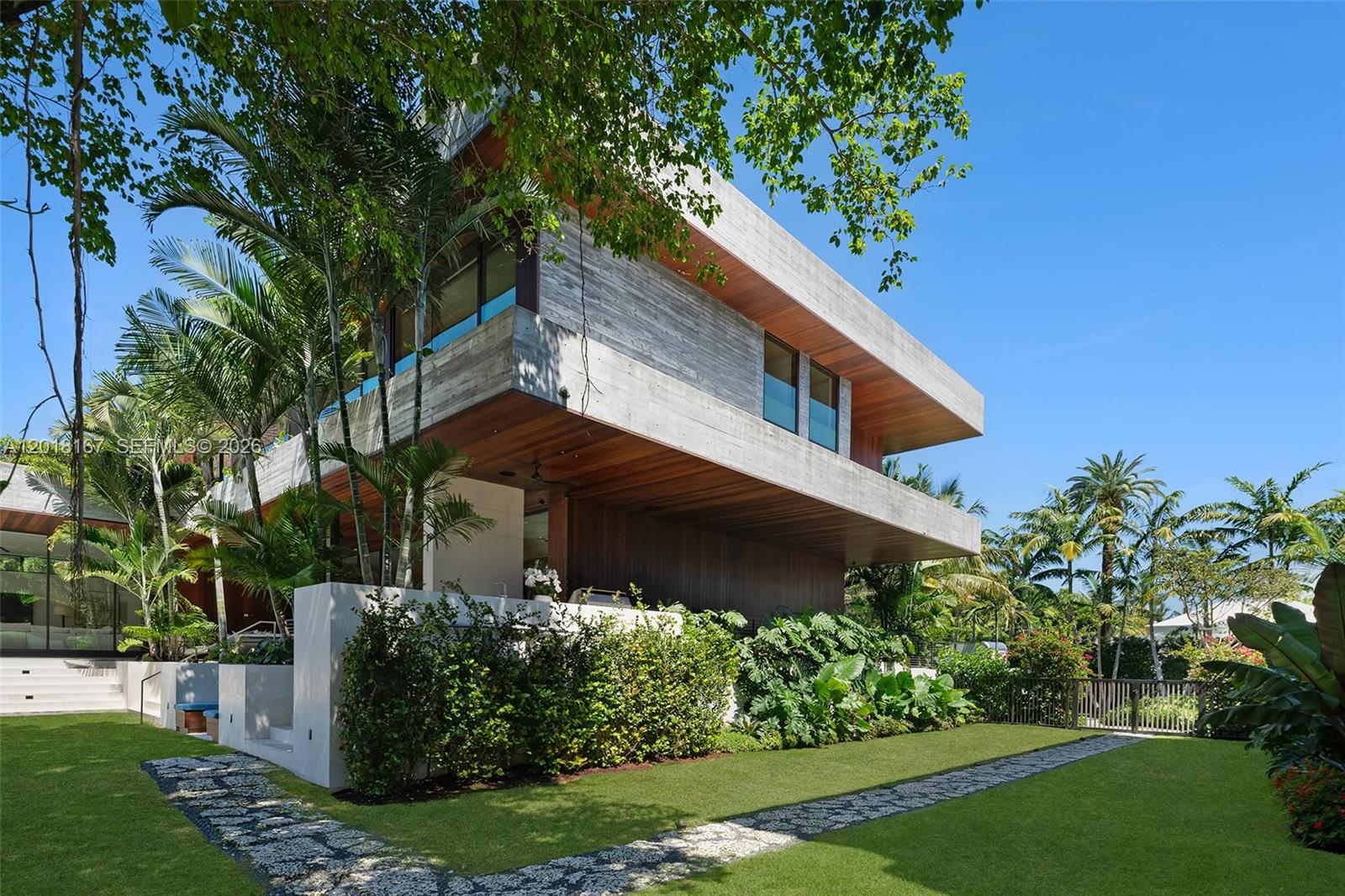 1420 W 23rd St, Miami Beach FL 33140