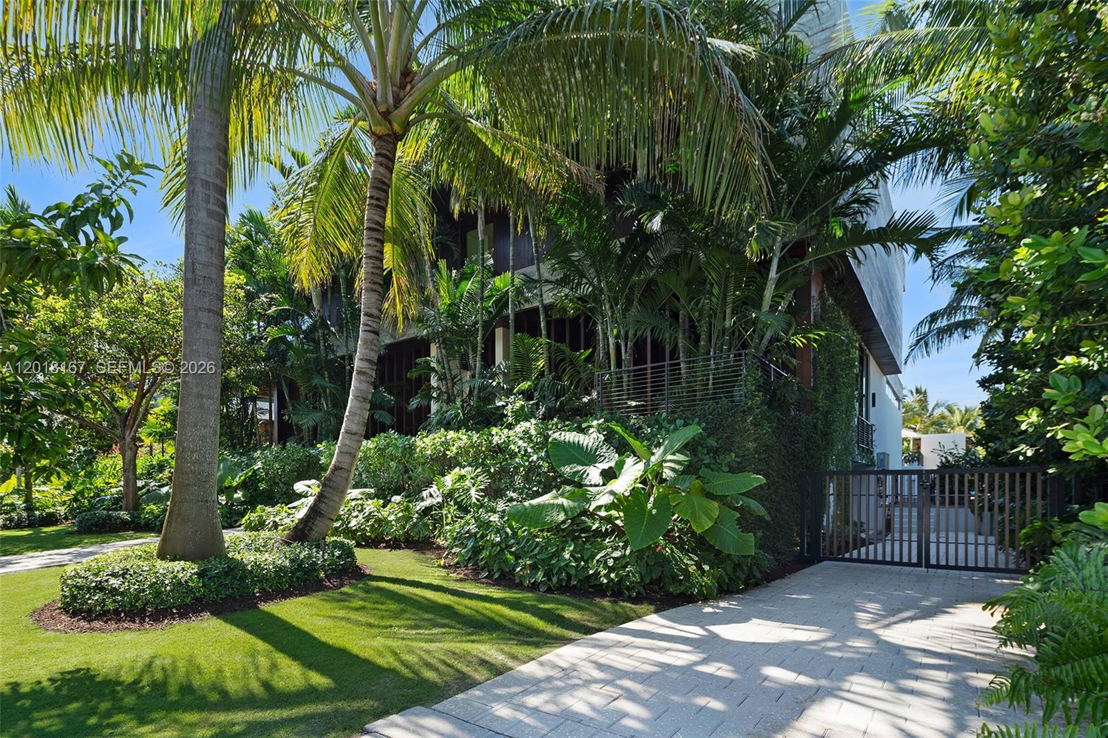 1420 W 23rd St, Miami Beach FL 33140