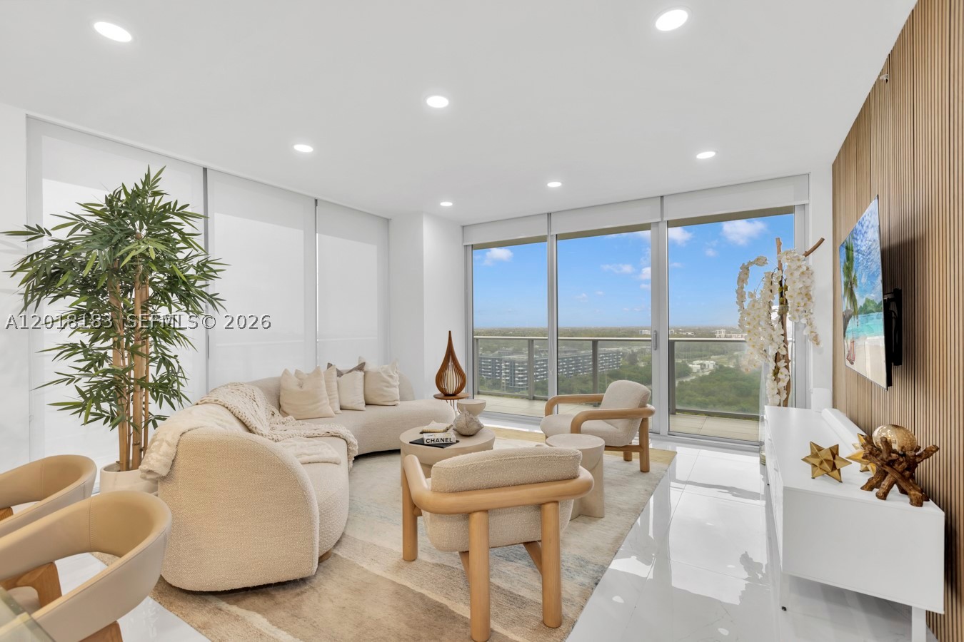 16385 Biscayne Blvd #2101, North Miami Beach FL 33160