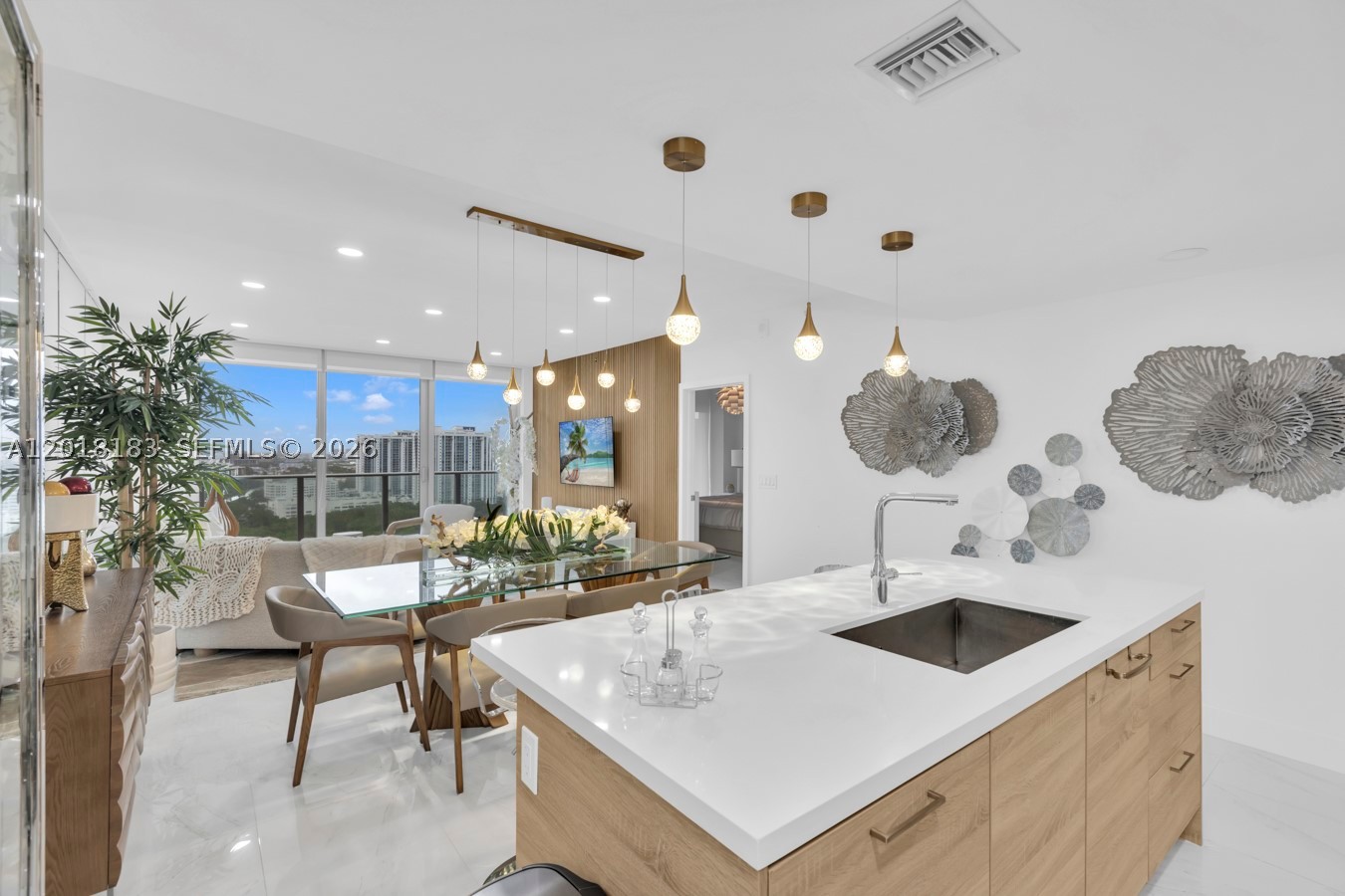 16385 Biscayne Blvd #2101, North Miami Beach FL 33160