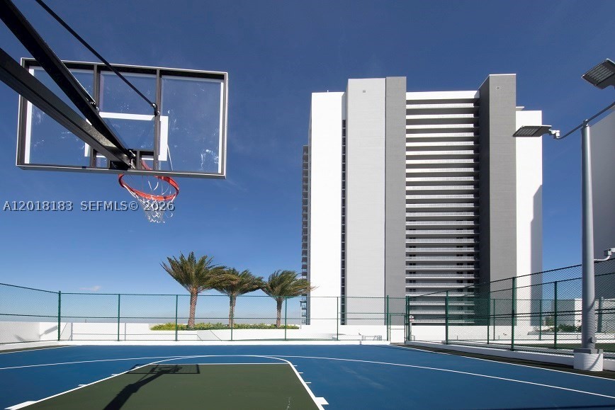 16385 Biscayne Blvd #2101, North Miami Beach FL 33160