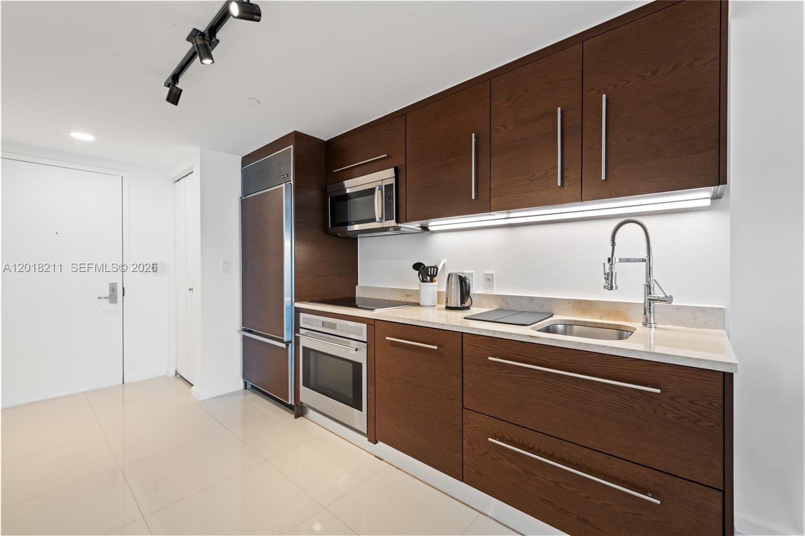 465 Brickell Ave #904, Miami FL 33131
