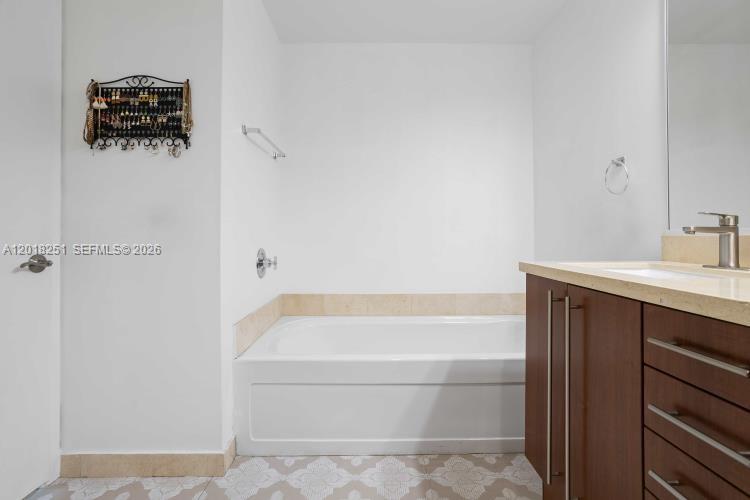 79 SW 12th St #3110-S, Miami FL 33130