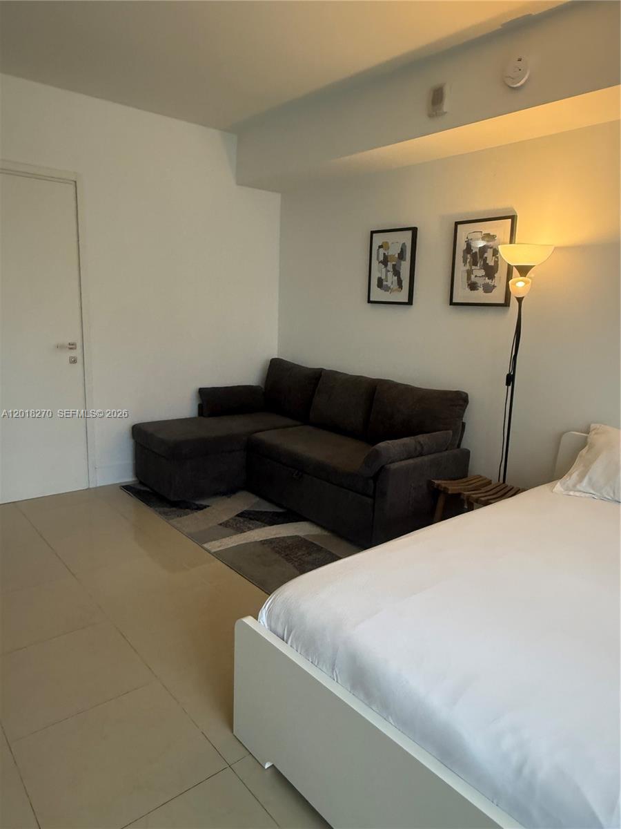 1300 Brickell Bay Dr #2000, Miami FL 33131