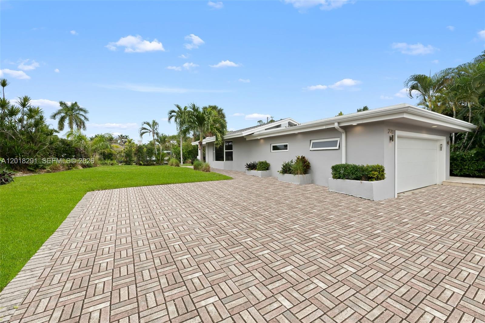 2711 Mayan Dr, Fort Lauderdale FL 33316