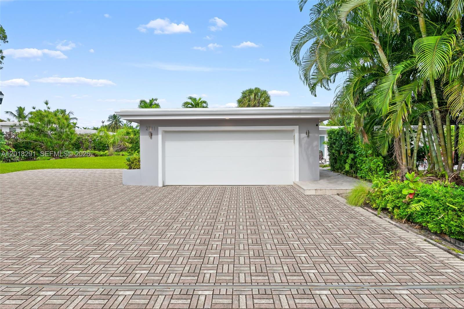 2711 Mayan Dr, Fort Lauderdale FL 33316