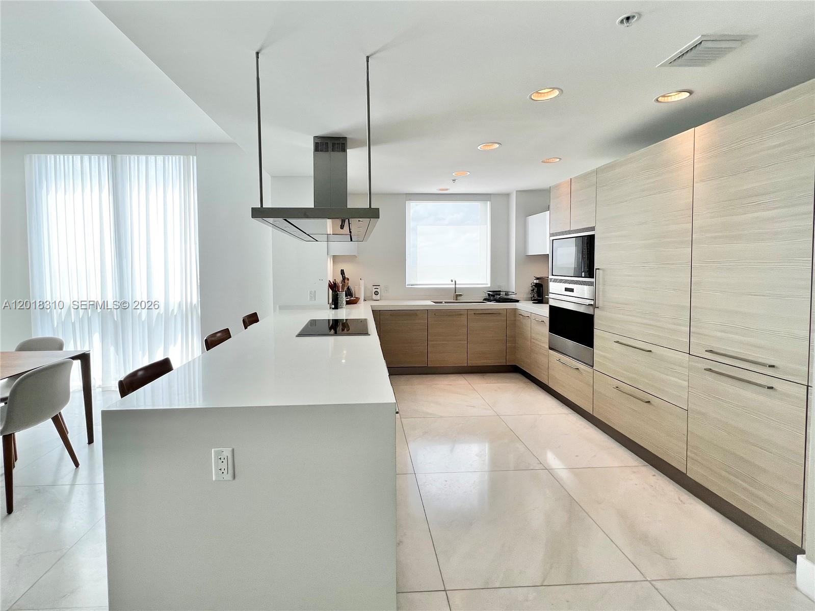 17111 Biscayne Blvd #1102, North Miami Beach FL 33160