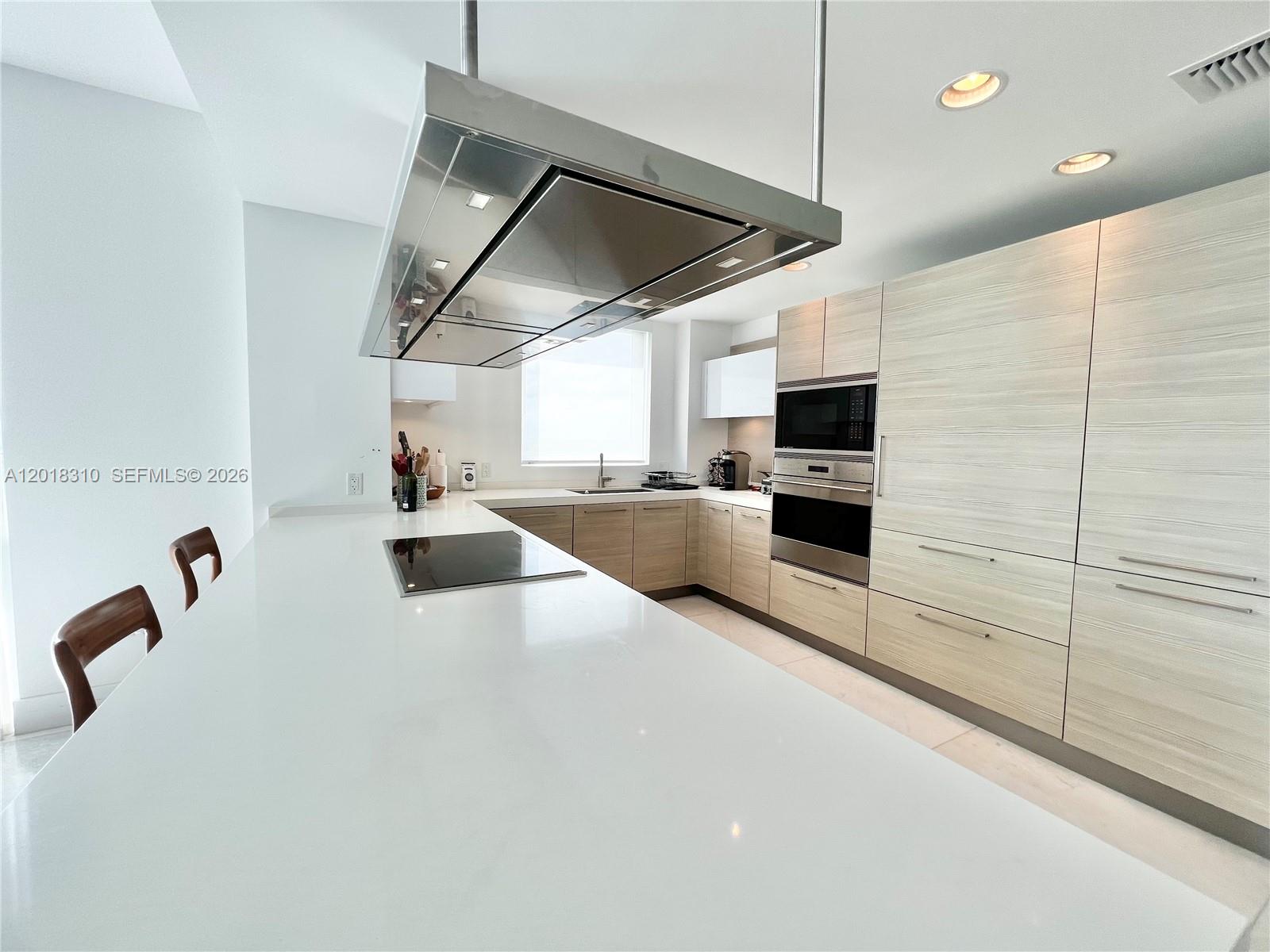 17111 Biscayne Blvd #1102, North Miami Beach FL 33160