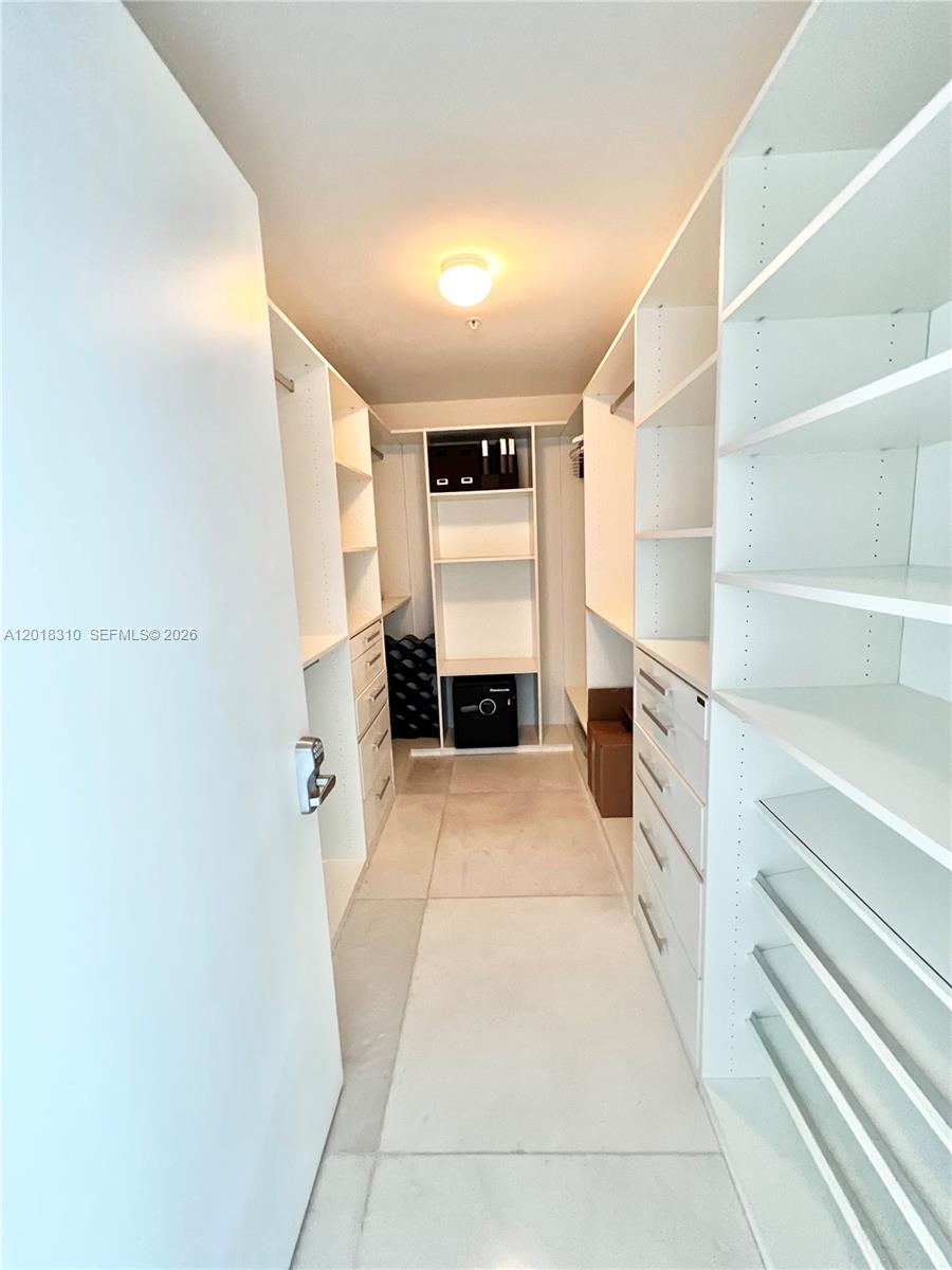 17111 Biscayne Blvd #1102, North Miami Beach FL 33160
