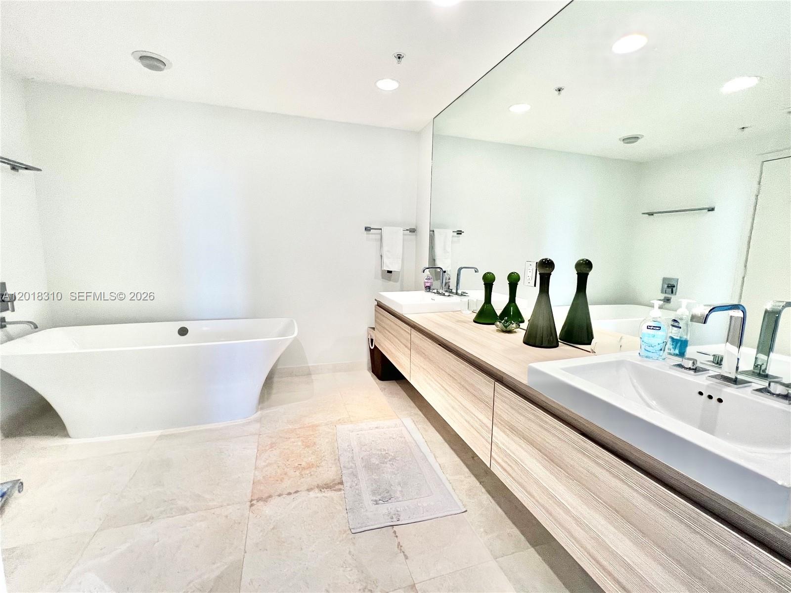 17111 Biscayne Blvd #1102, North Miami Beach FL 33160