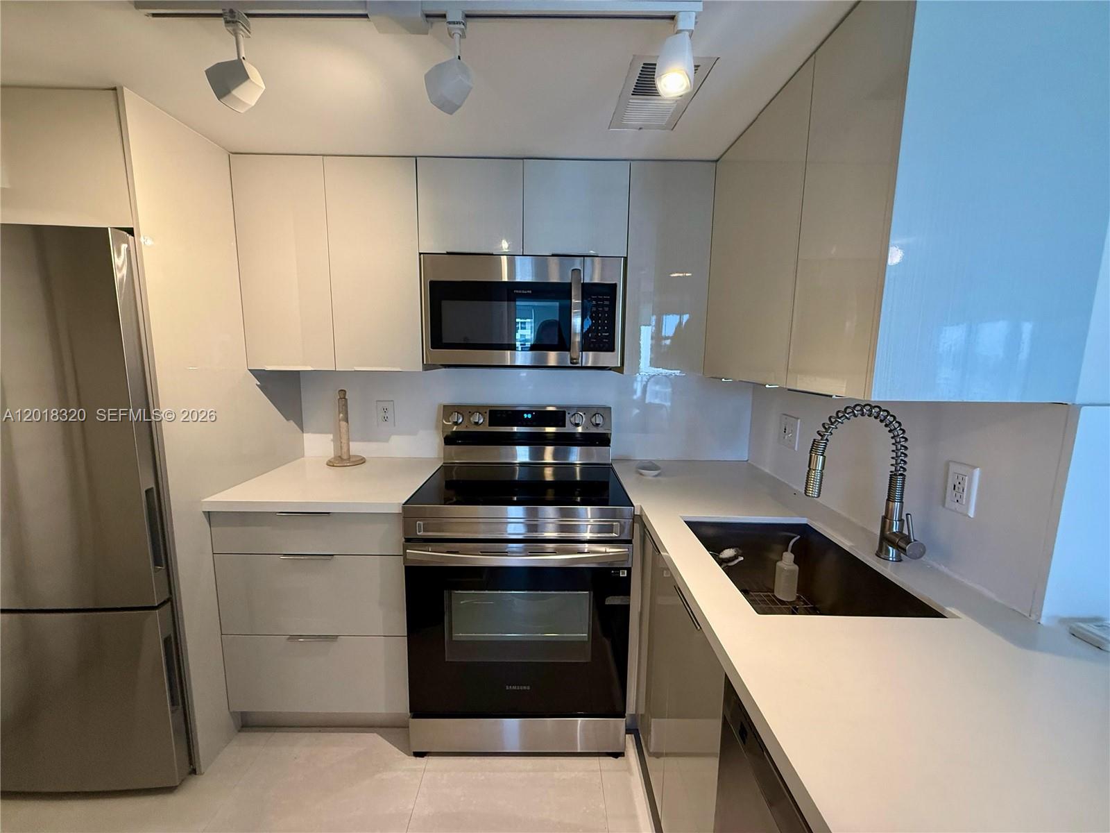 770 Claughton Island Dr #1805, Miami FL 33131