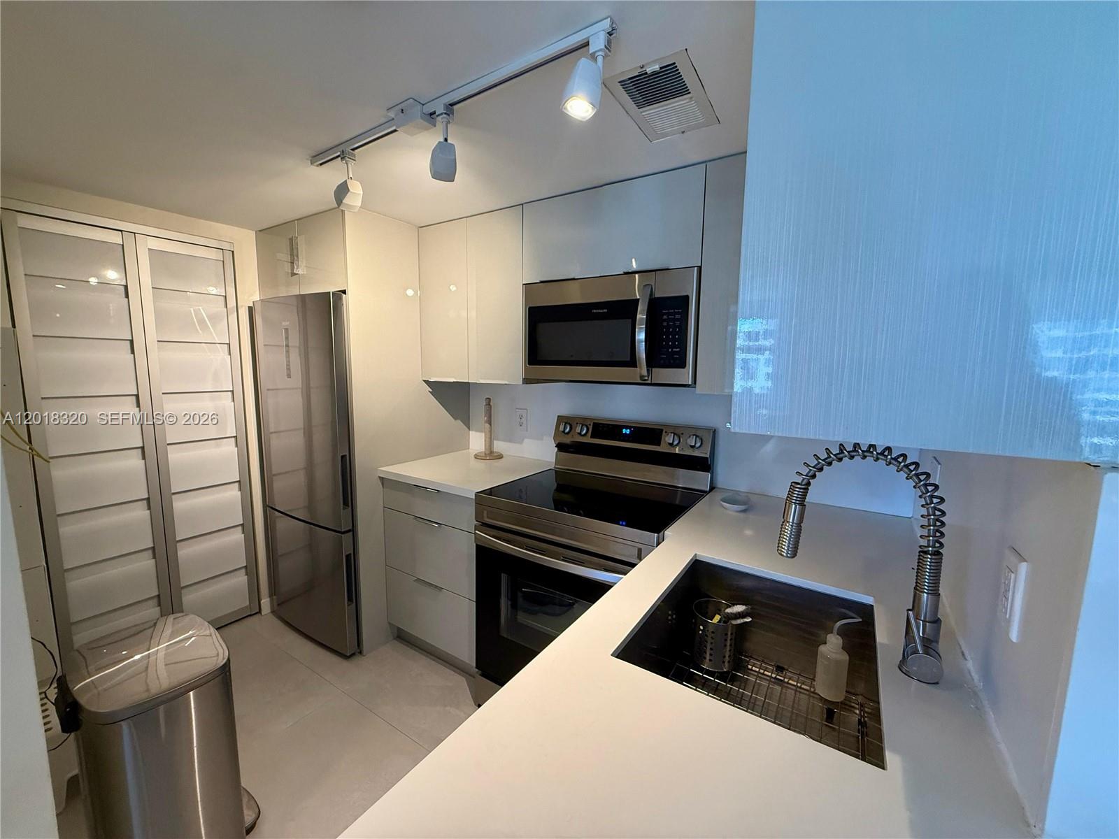 770 Claughton Island Dr #1805, Miami FL 33131