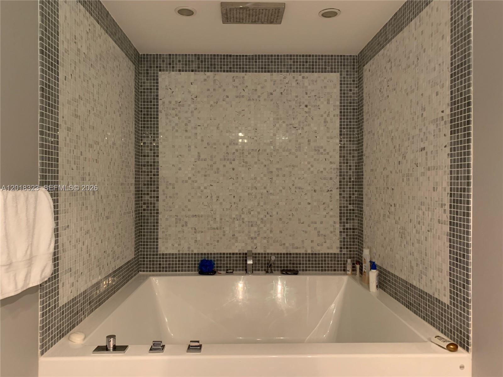 200 Biscayne Boulevard Way #4212, Miami FL 33131