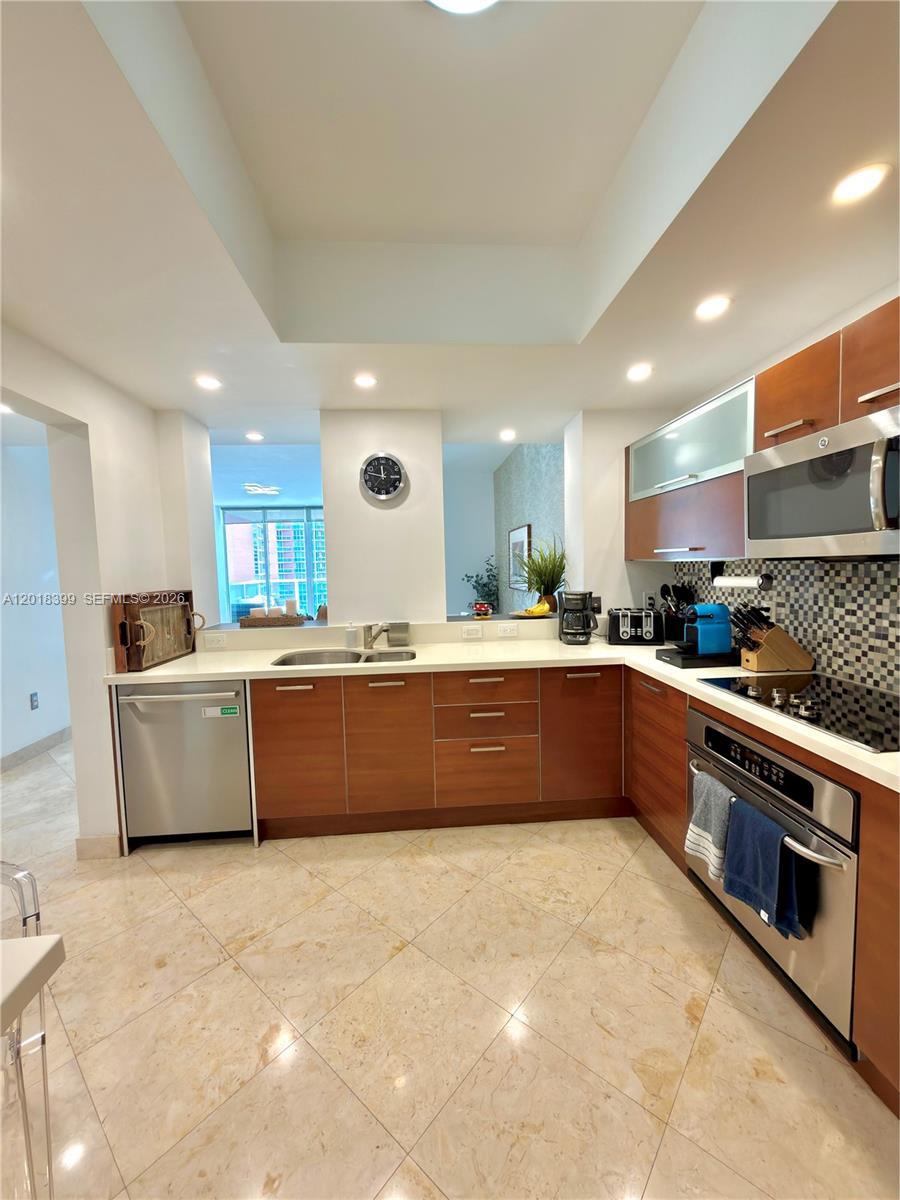 3330 NE 190th St #1610, Aventura FL 33180