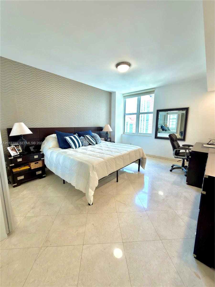 3330 NE 190th St #1610, Aventura FL 33180