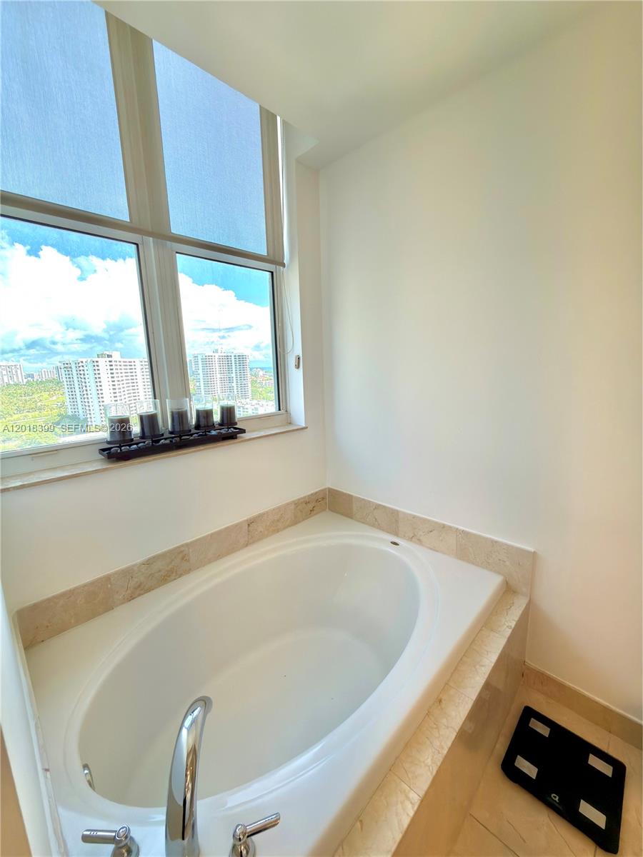3330 NE 190th St #1610, Aventura FL 33180