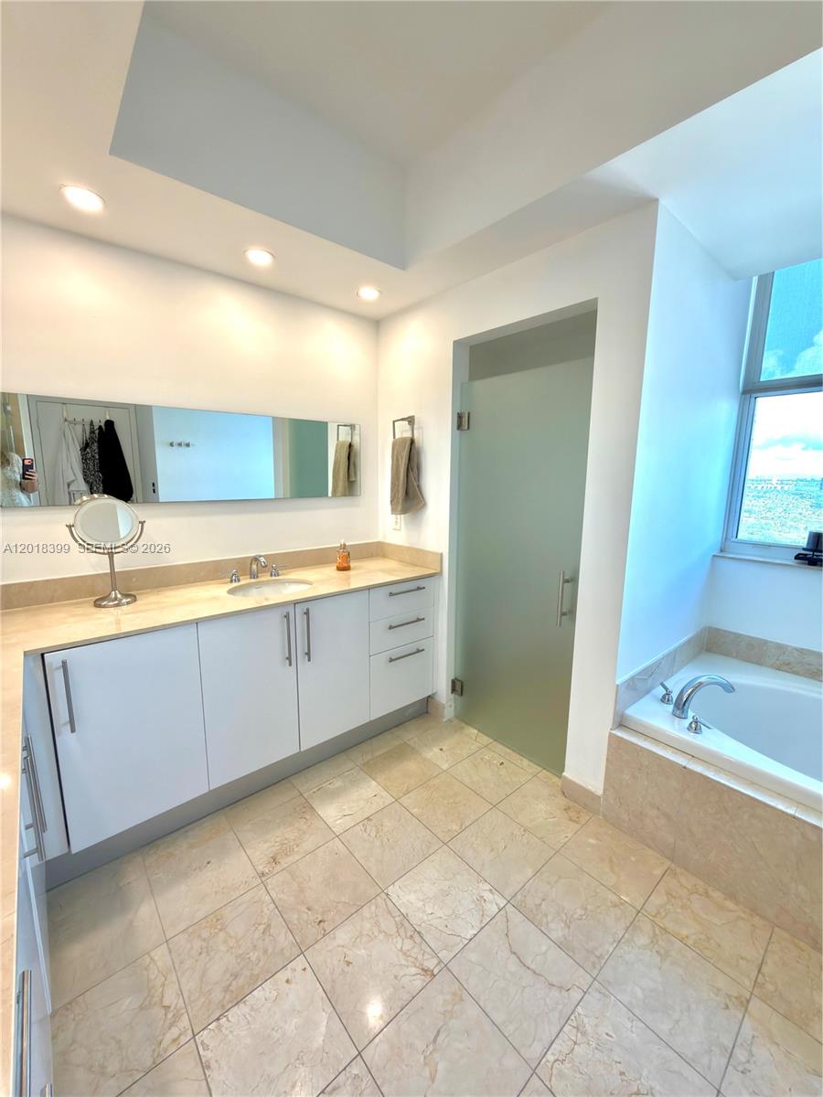 3330 NE 190th St #1610, Aventura FL 33180