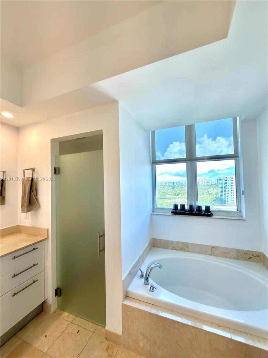 3330 NE 190th St #1610, Aventura FL 33180