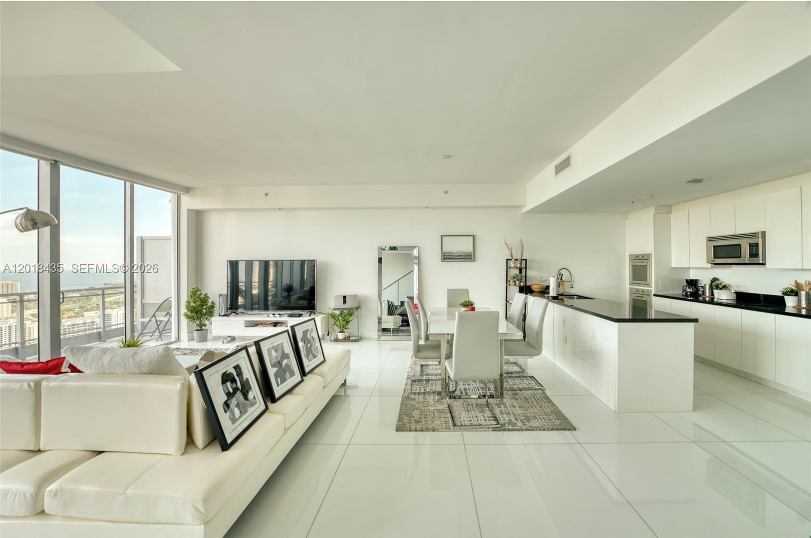 92 SW 3rd St #5203, Miami FL 33130