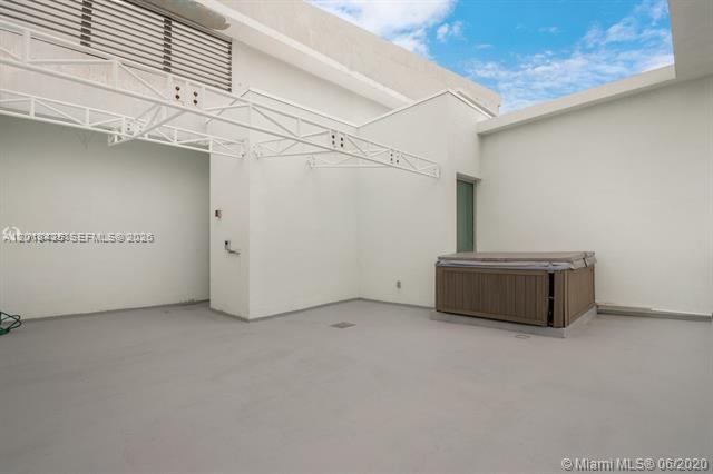 92 SW 3rd St #5203, Miami FL 33130