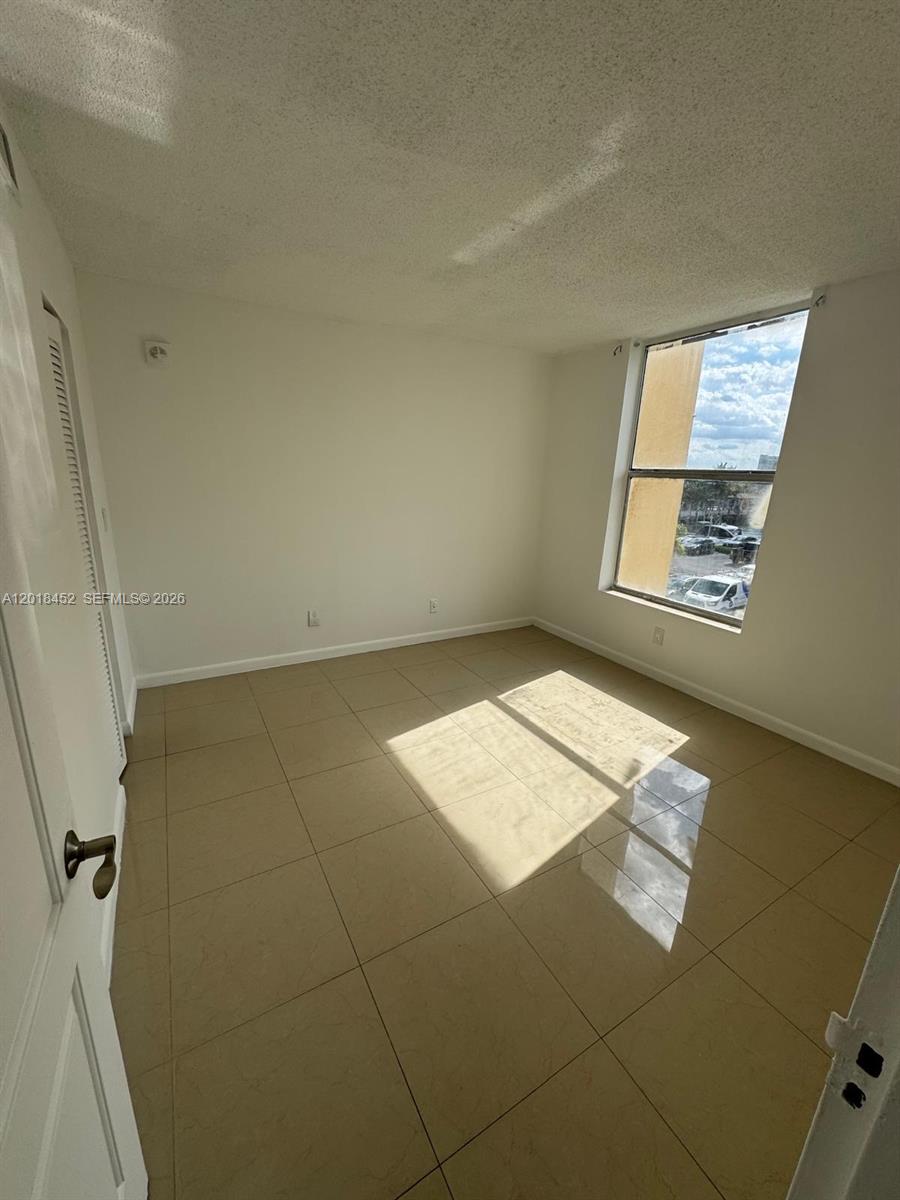 2020 NE 135th St #303, North Miami FL 33181