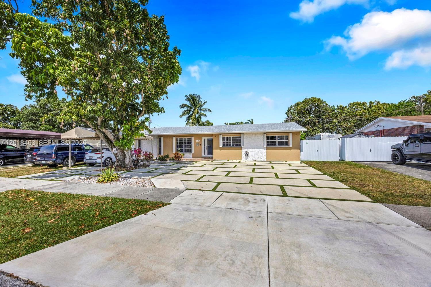 15725 SW 102nd Pl, Miami FL 33157