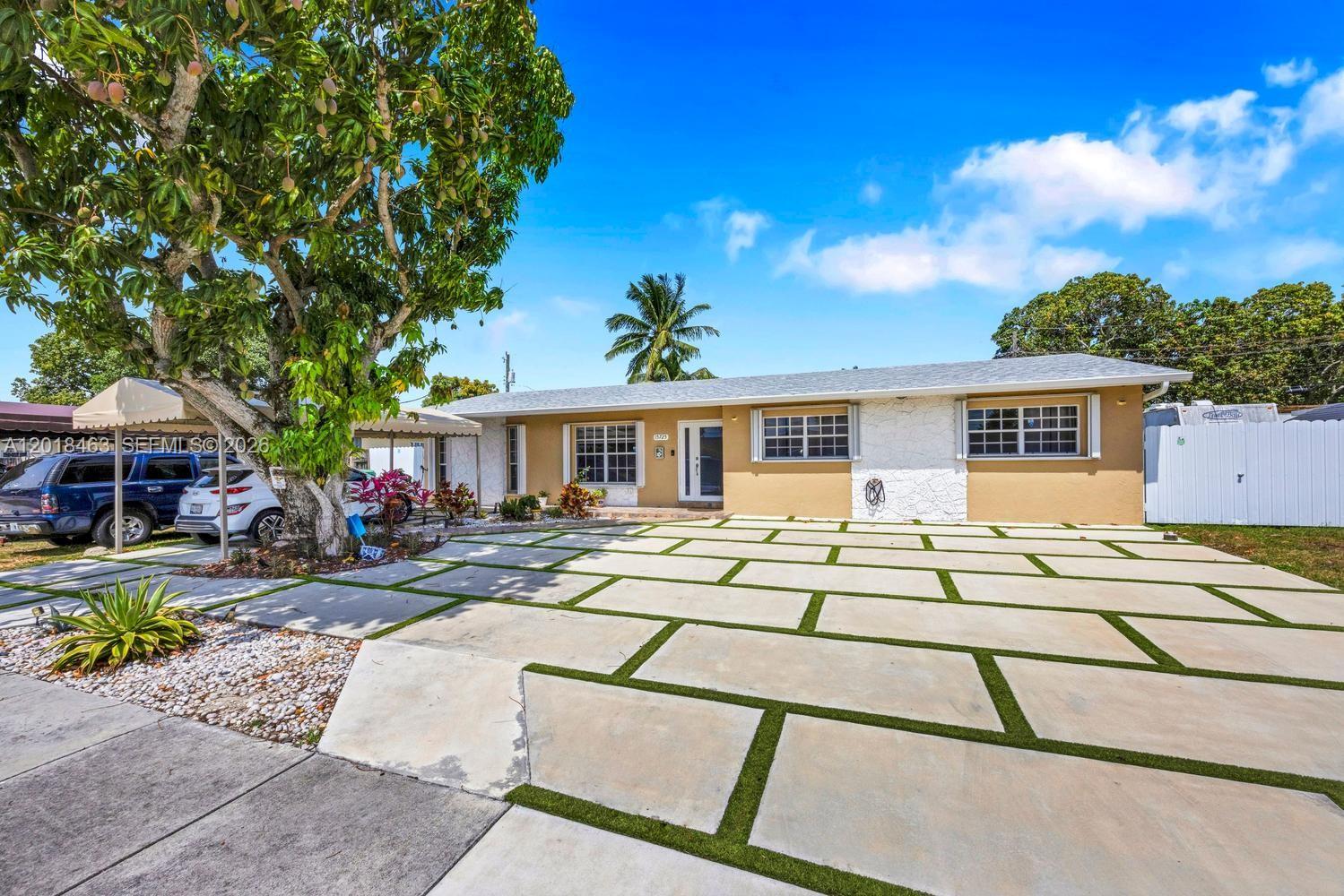 15725 SW 102nd Pl, Miami FL 33157