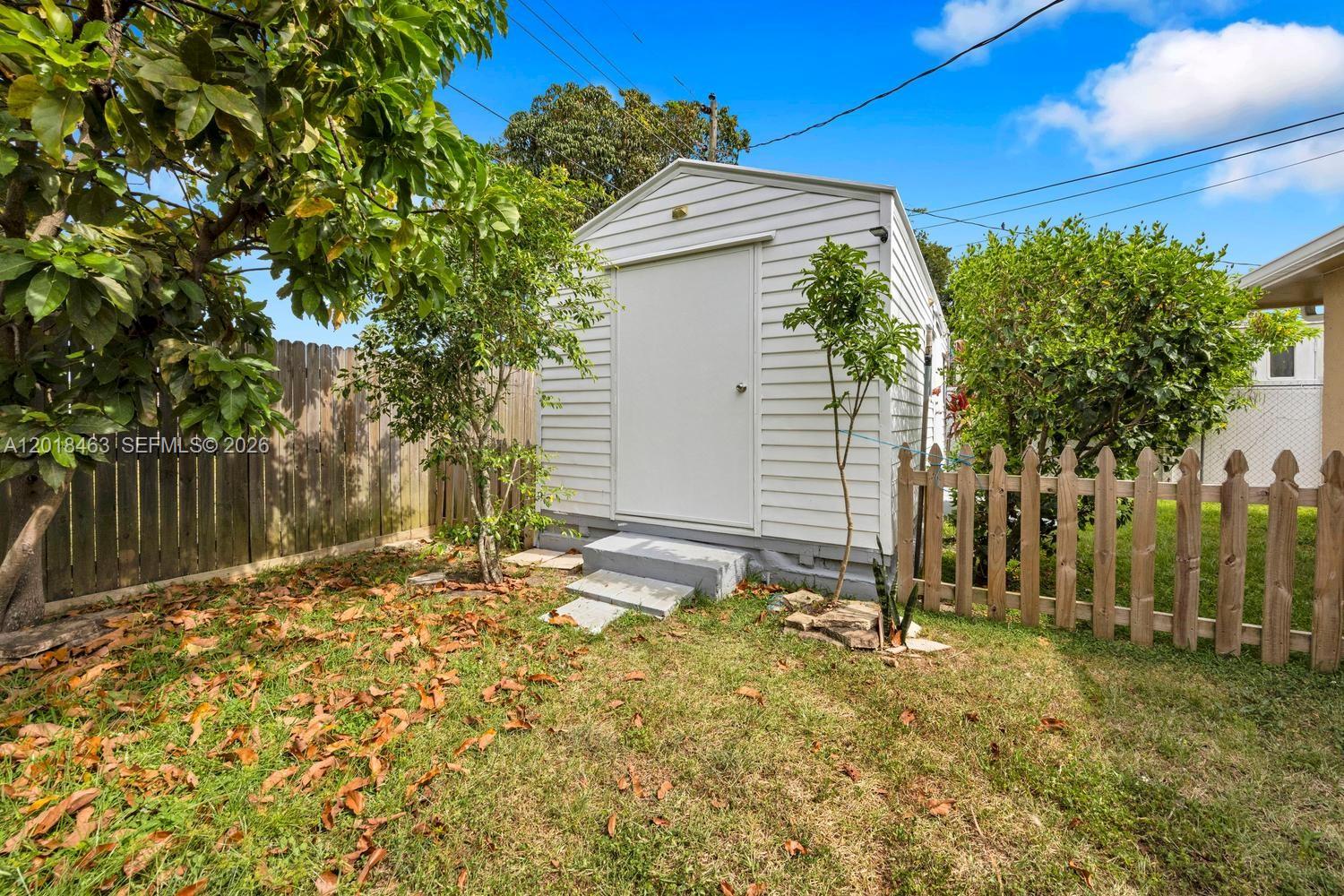 15725 SW 102nd Pl, Miami FL 33157