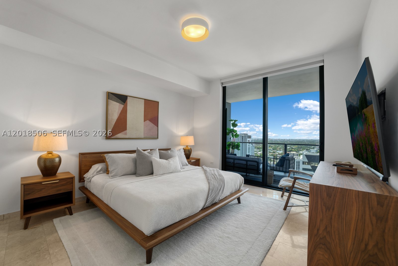 88 SW 7th St #2406, Miami FL 33130