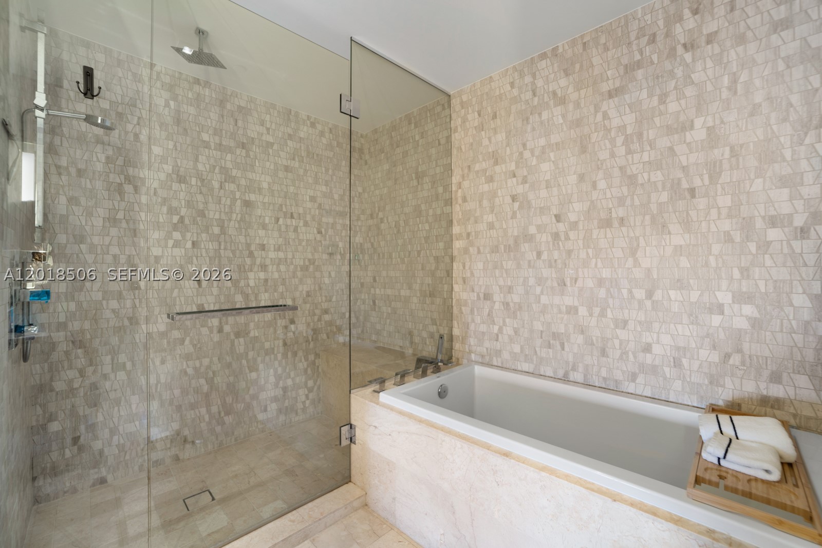 88 SW 7th St #2406, Miami FL 33130