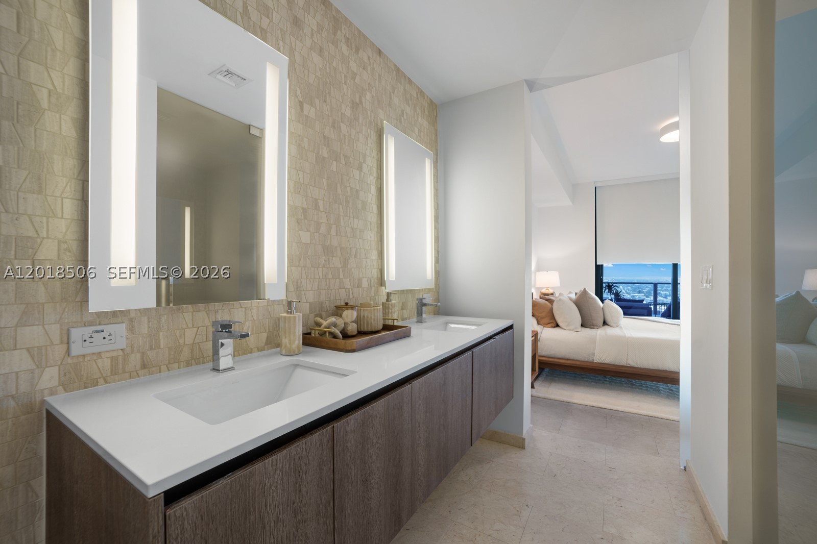 88 SW 7th St #2406, Miami FL 33130