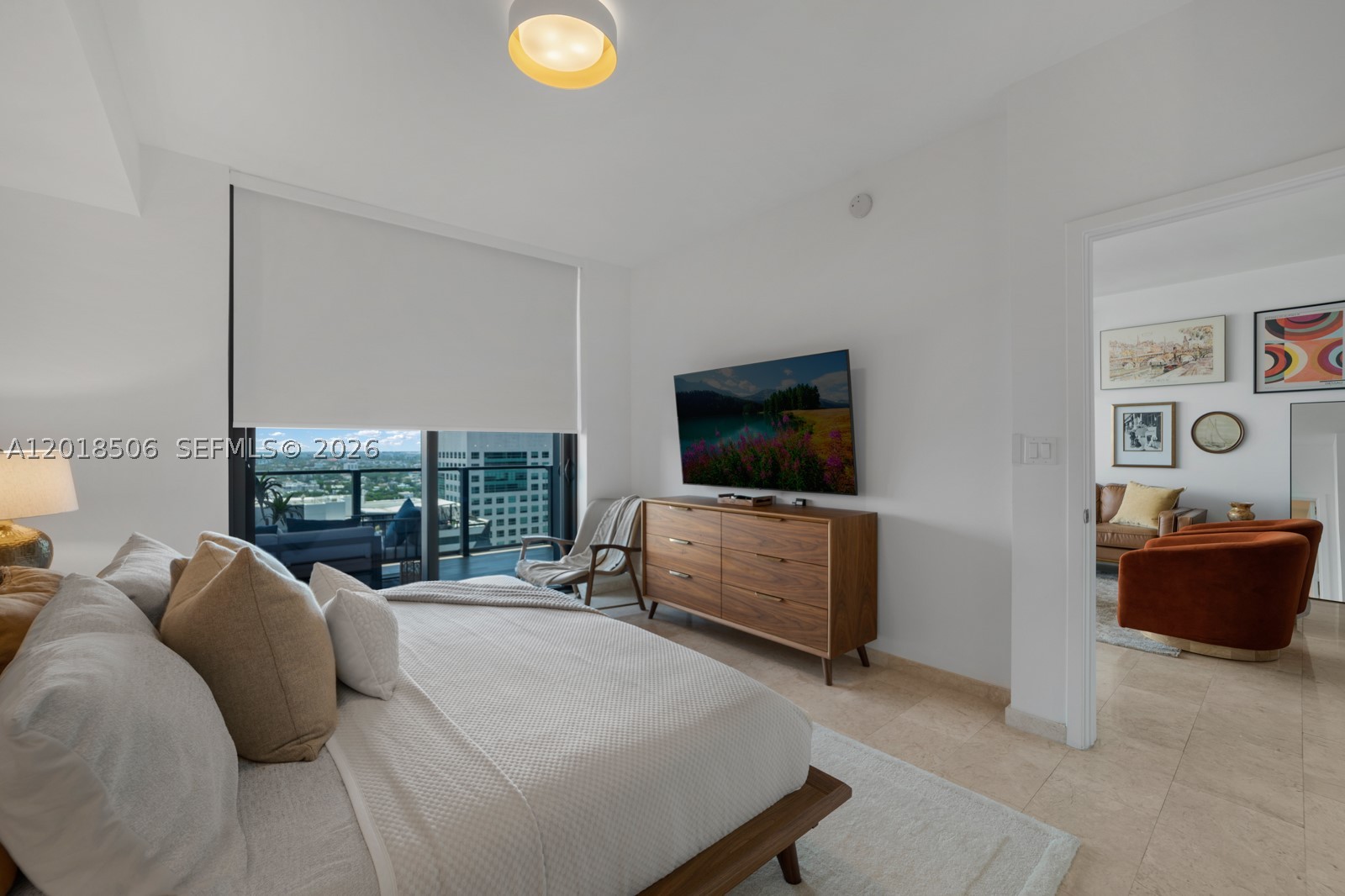 88 SW 7th St #2406, Miami FL 33130