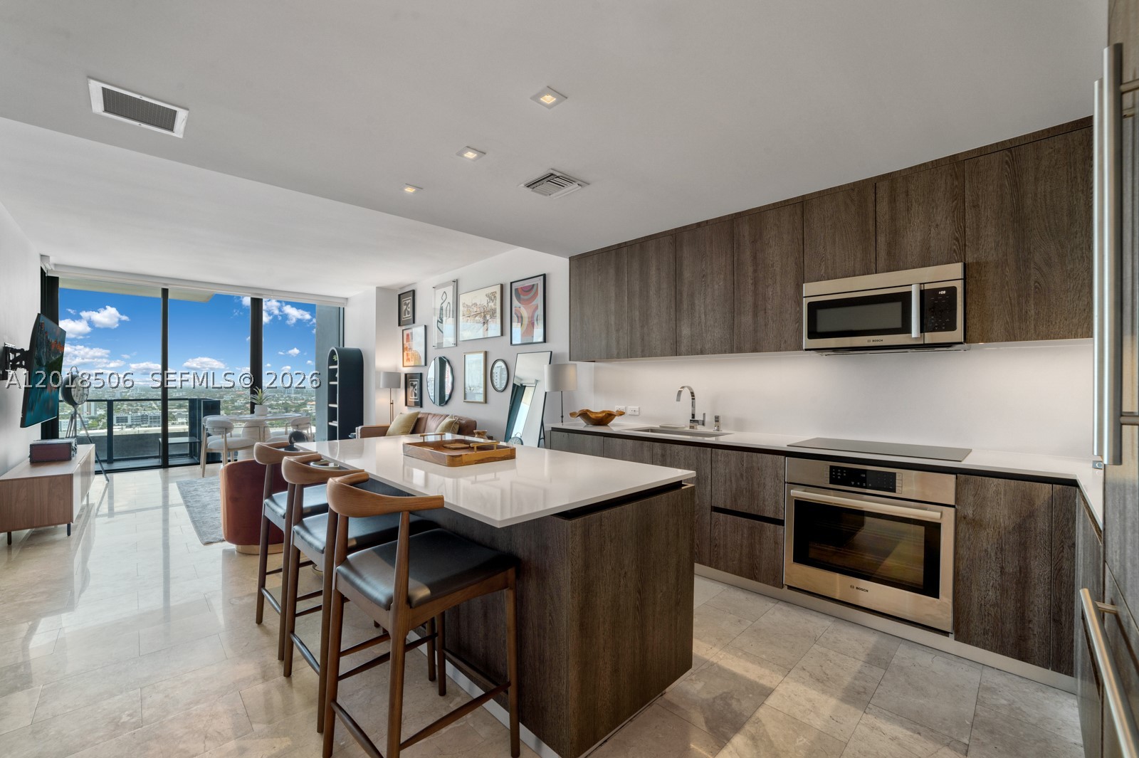 88 SW 7th St #2406, Miami FL 33130